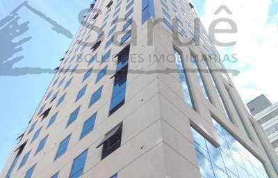 Conjunto comercial nos Jardins para locação, com 50m², copa, 2 banheiros, 2 salas, forro, ar central, vaga, junto ao Metrô. R$ 4.200,00